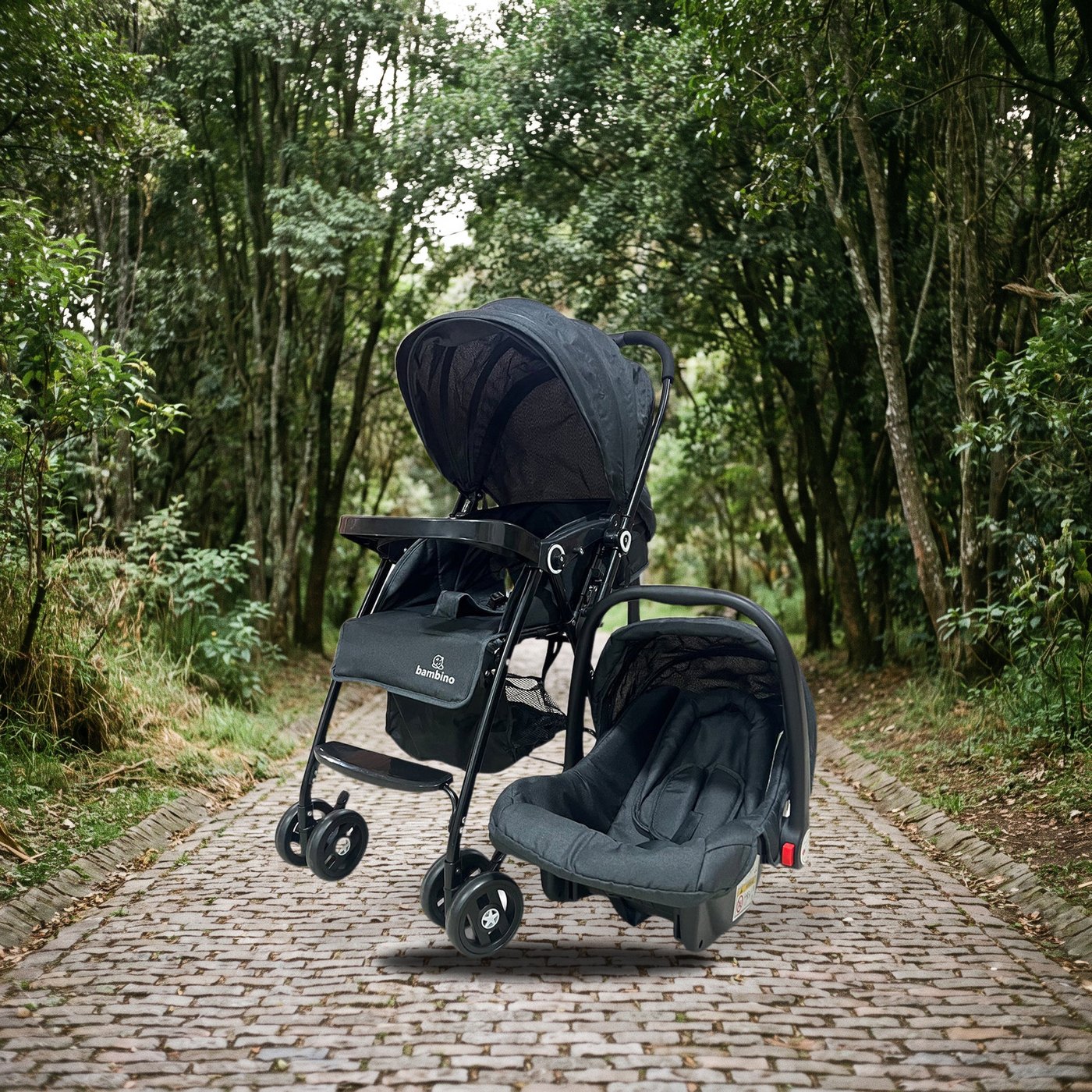 Coche de bebe Bambino en un sendero de parque